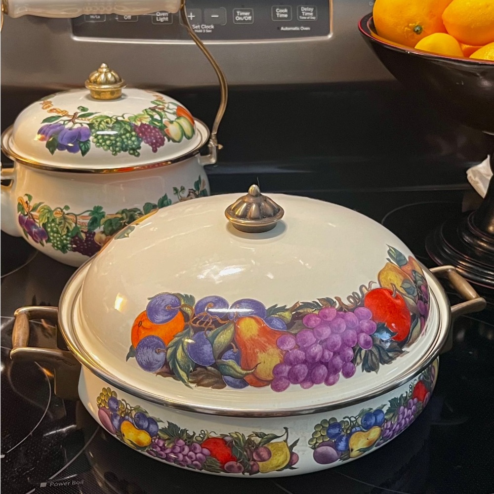 DUTCH OVEN ENAMEL 12”Wide  5”Tall LID FRUIT CREAMY WHITE BRASS KNOB HANDLES EUC